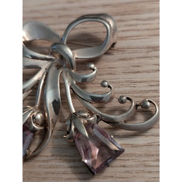 Vintage 40's Hollywood Regency Sterling Amethyst Glass Flower Ribbon Brooch - Picture 2 of 7